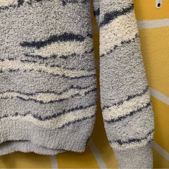 Barefoot Dreams Cozy Chic Seaside Crew Neck Pullover Ocean Zebra Size Medium - Picture 7 of 8